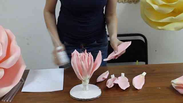 Цветы из изолона 9881