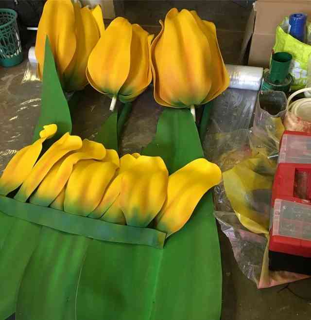 Большие цветы из изолона 9892