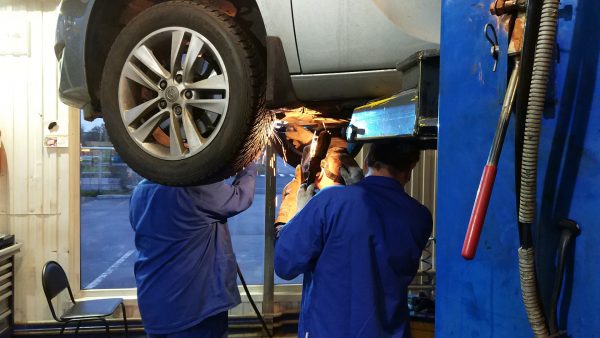 Способы выкручивания треугольных винотов с использованием инструмента и без него Приваривание гайки