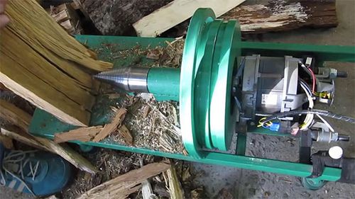 Варианты полезных самоделок из старой стиральной машины drovokol_s_dvigatelem_ot_stiralnoj_mashiny_2