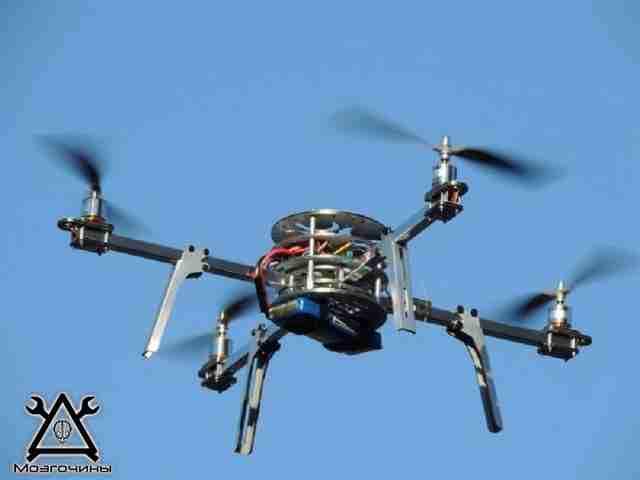 Личный квадрокоптер (сделай себе FAN). Часть 1 - Введение в теорию Quadcopter-flying-600x450