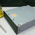 Разбор CD/DVD привода на запчасти