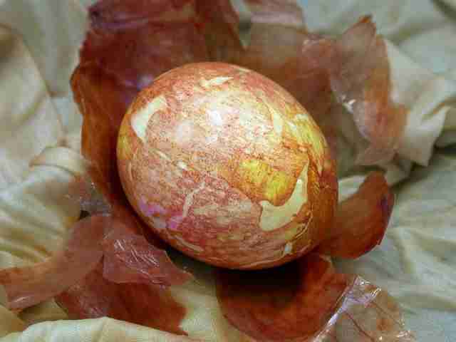 Крашенки в луковой шелухе своими руками Onion Skin Easter Eggs