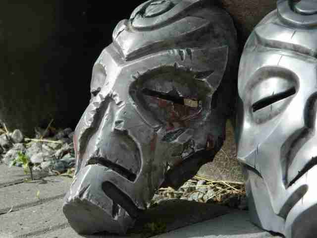 maska-iz-skyrim-holodnoe-lite-i-patinirovanie-svoimi-rukami5