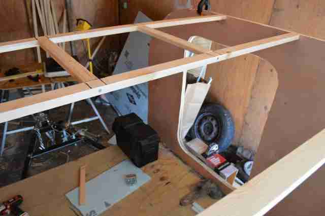 kak-postroit-kemping-treyler-slezinka-chast-215