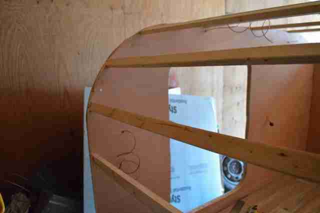 kak-postroit-kemping-treyler-slezinka-chast-217