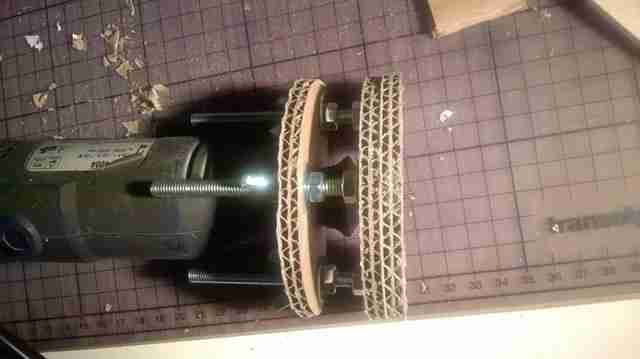 kak-sdelat-mini-frezer-iz-bormashinki10
