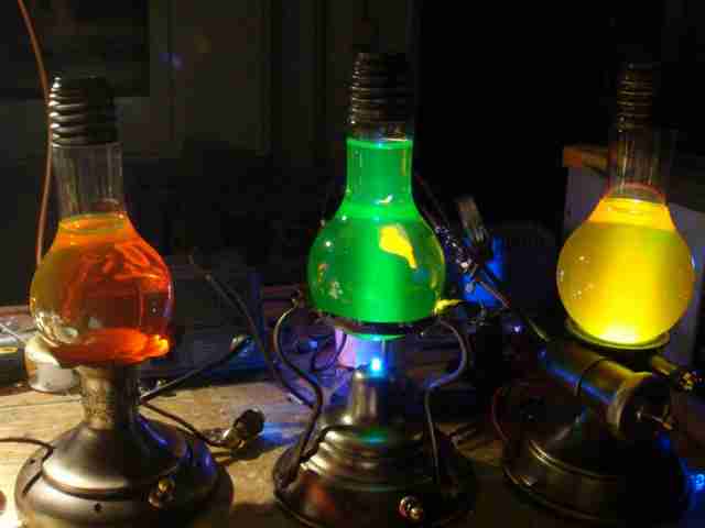 kak-sdelat-holodnuyu-lampu-ili-svetyashhayasya-trilogiya13