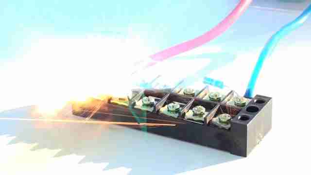 Подключаем LED и лампочку к 1000 вольтам.mp4_snapshot_01.11_[2016.04.28_13.55.42]