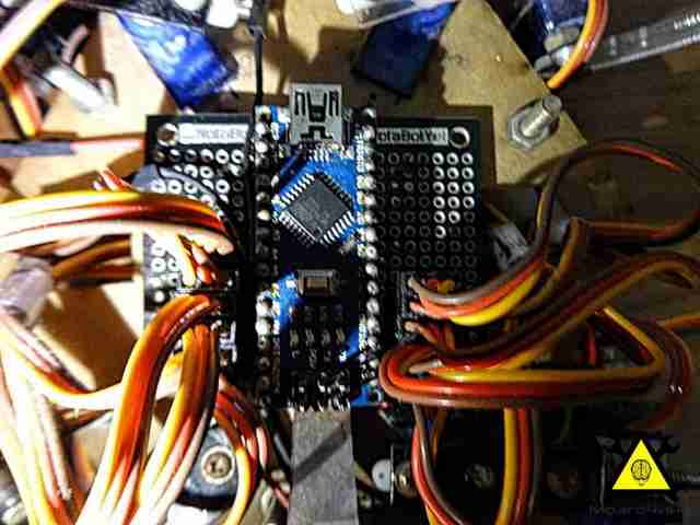 Четвероногий робот на базе Arduino