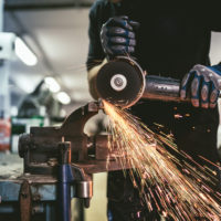 На что стоит обращать внимание при покупке болгарки?