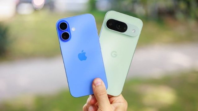 Искусство фотографий с iPhone 17 Pro в руках